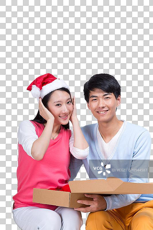 棚拍年轻情侣试穿购物商品图片素材