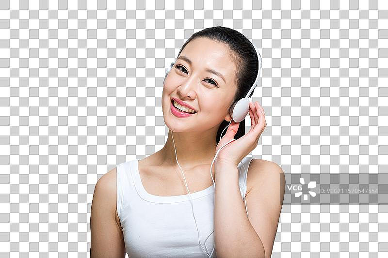 棚拍快乐的年轻女人戴着耳机图片素材