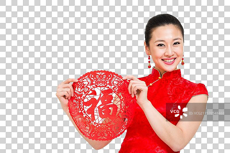 棚拍穿红色旗袍的年轻女人拿着福字剪纸图片素材