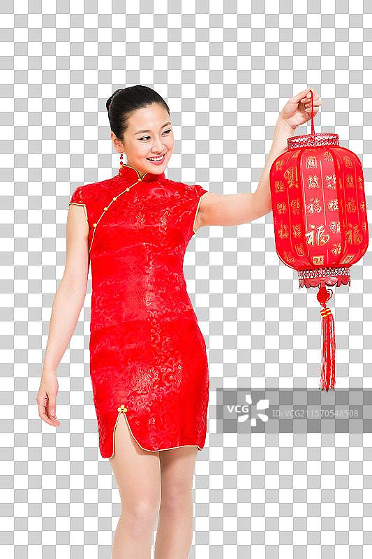 棚拍穿红色旗袍的年轻女人提着灯笼图片素材