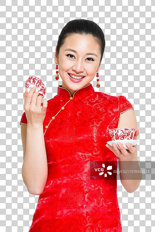 棚拍穿红色旗袍的年轻女人图片素材