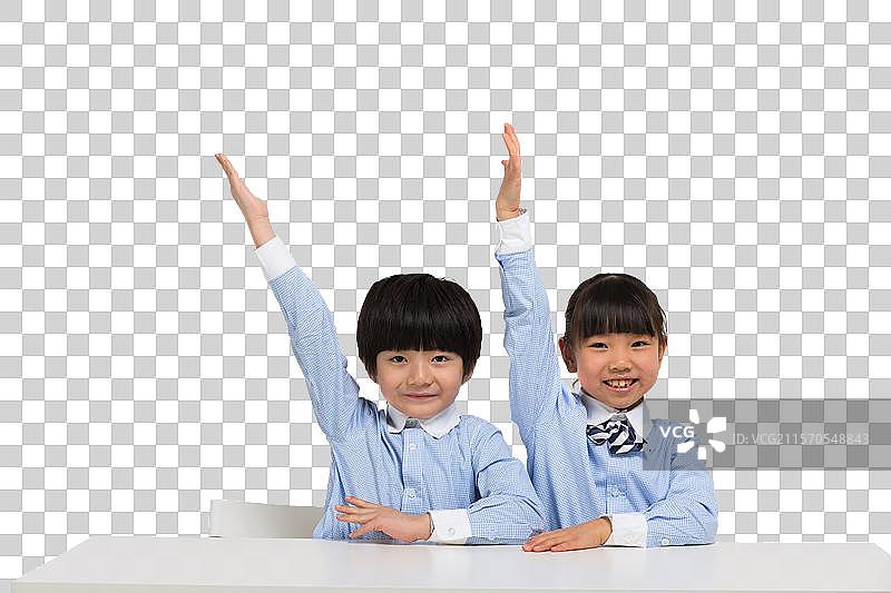 两个小学生举手回答问题图片素材