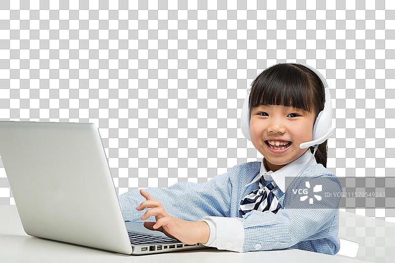 小女孩使用笔记本电脑图片素材