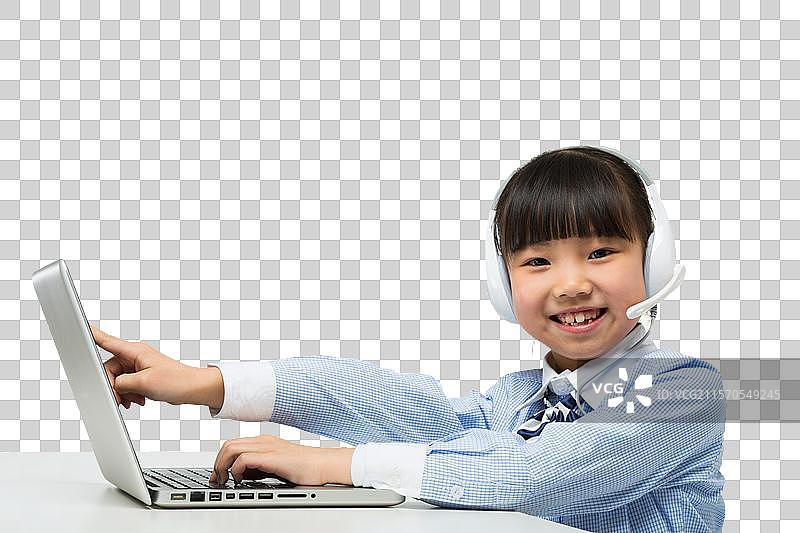 小女孩使用笔记本电脑图片素材