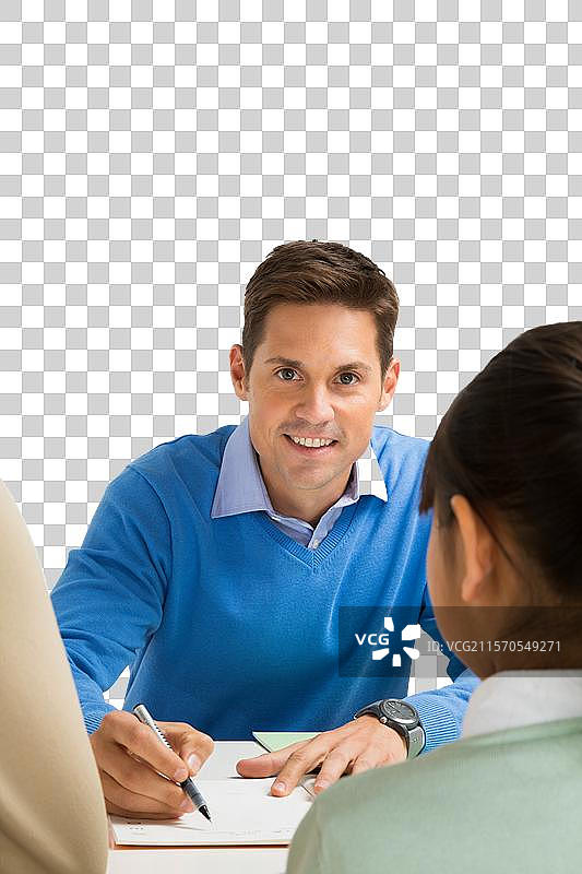 家长带着小女孩和男外教学习图片素材