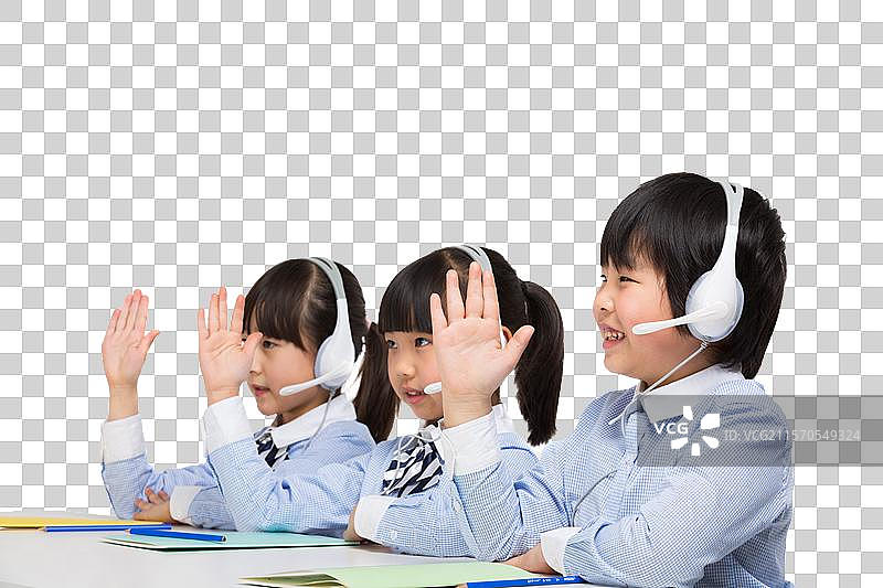 小学生们戴耳麦上课图片素材