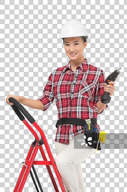 年轻的女建筑工人拿着电钻图片素材