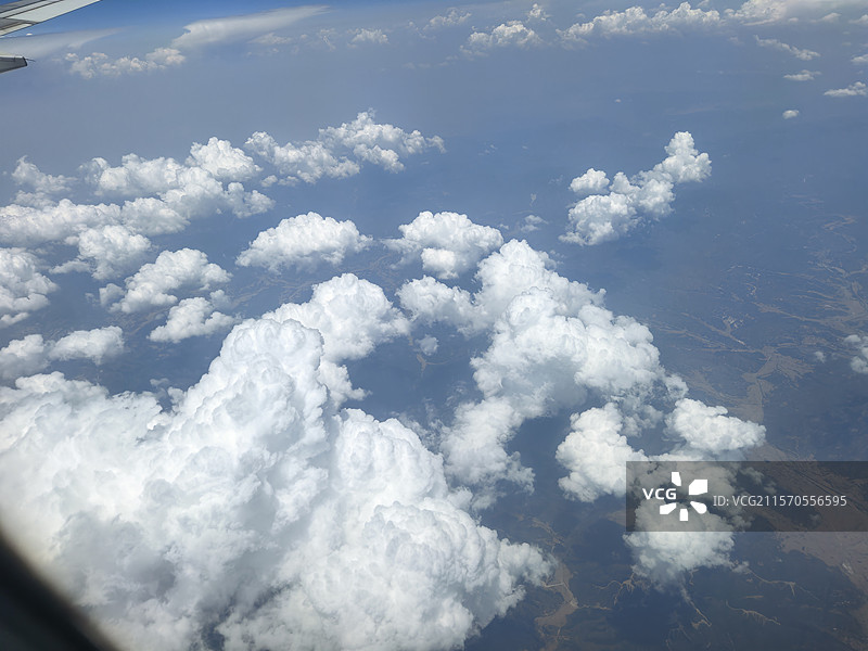 航班上看云图片素材