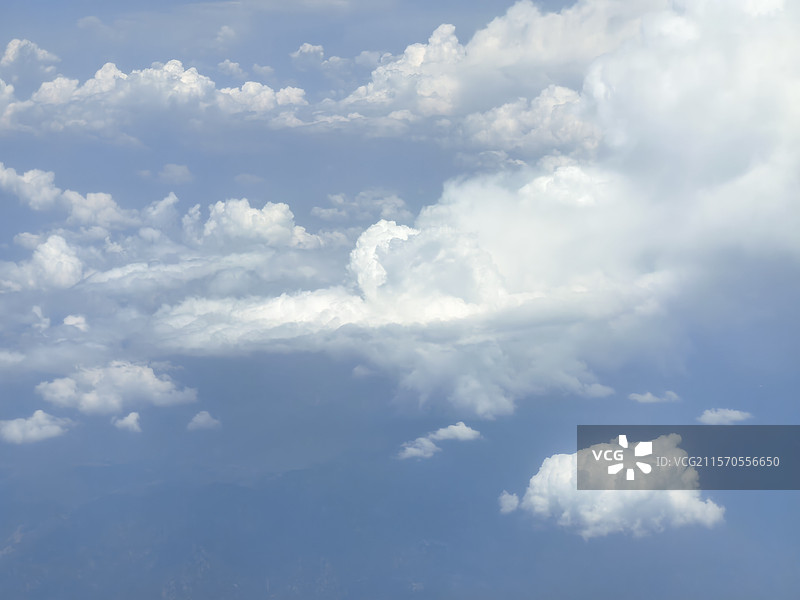 航班上看云图片素材