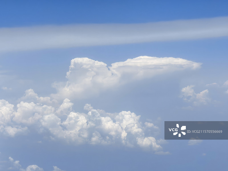 航班上看云图片素材