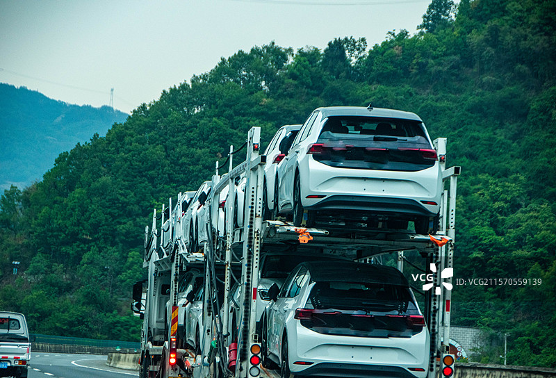 半挂式大车、板车、托运小车图片素材