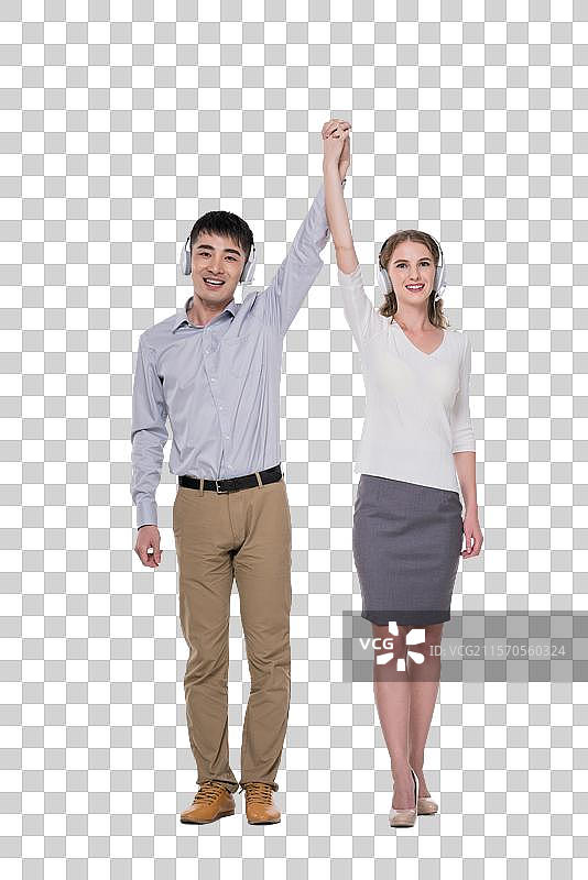 带着耳机的两个年轻人图片素材