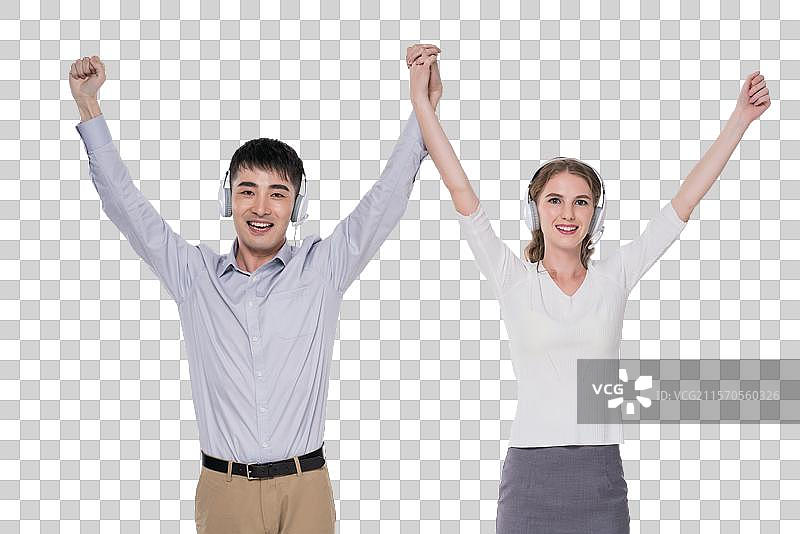 带着耳机的两个年轻人图片素材