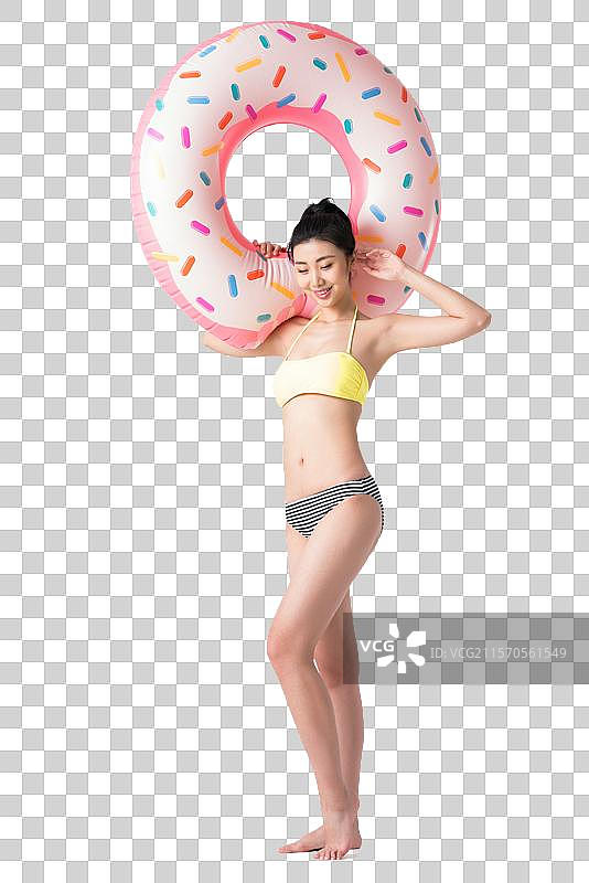 穿着比基尼的美女拿着游泳圈图片素材
