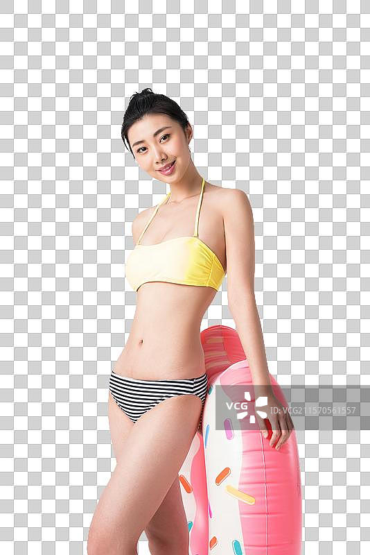 穿着比基尼的美女拿着游泳圈图片素材