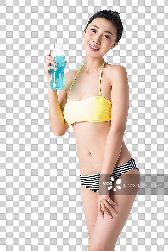穿着比基尼的美女喝饮料图片素材