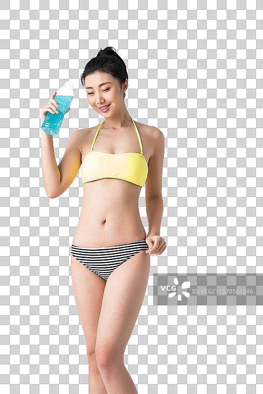穿着比基尼的美女喝饮料图片素材
