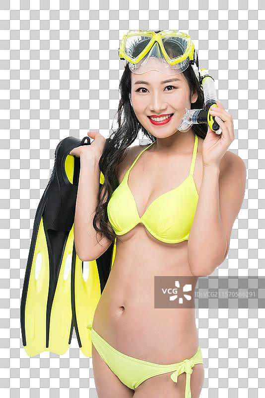 身穿黄色比基尼的年轻女子拿着潜水装备图片素材