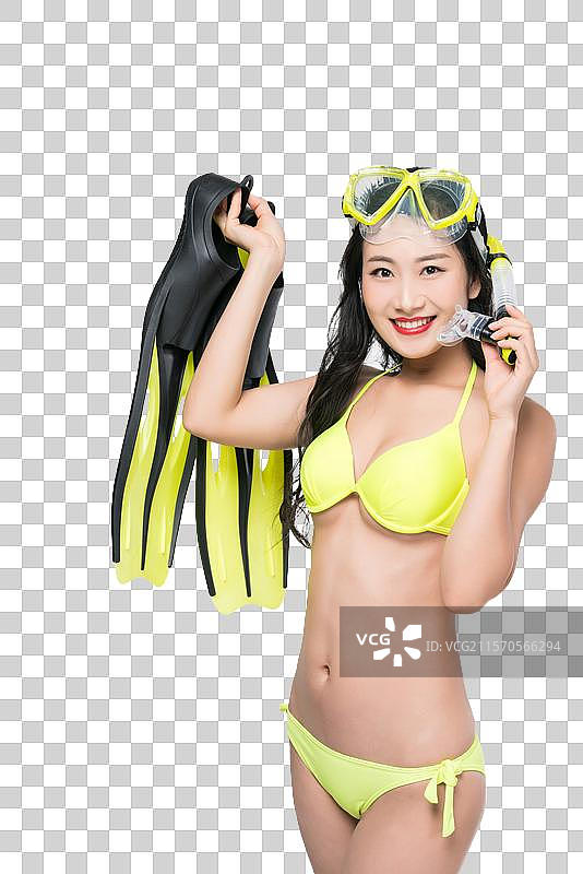 身穿黄色比基尼的年轻女子拿着潜水装备图片素材