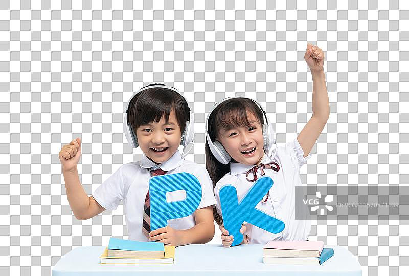 小男孩和小女孩在学习图片素材