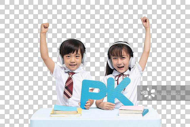 小男孩和小女孩在学习图片素材