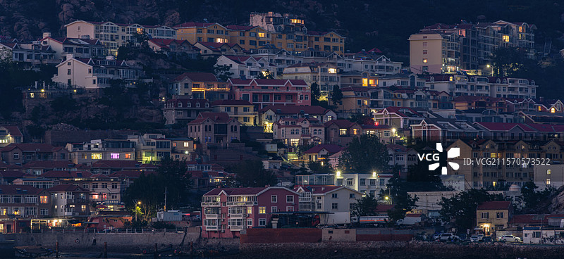 山东青岛崂山区沙子口网红打卡点夜景图片素材
