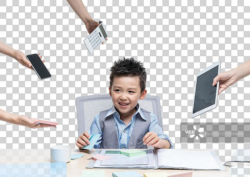 小男孩阅读资料图片素材