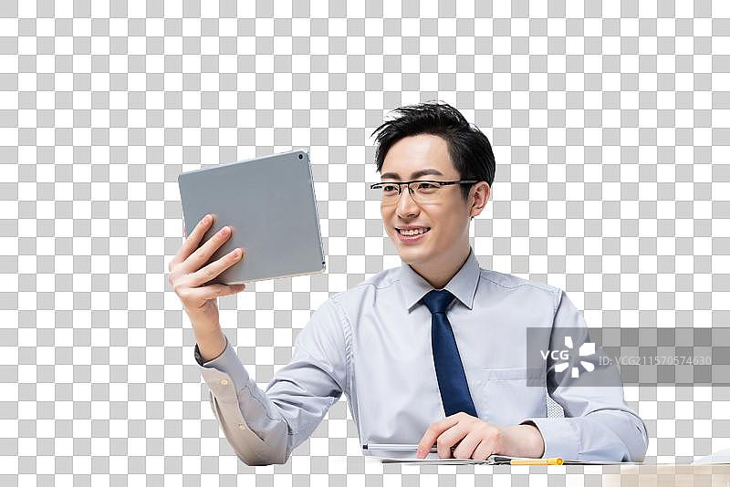年轻商务男士使用平板电脑图片素材
