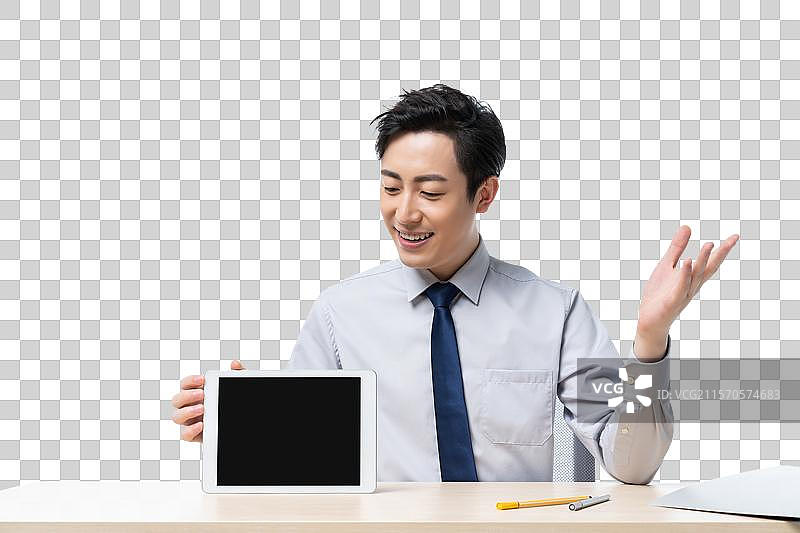 年轻商务男士使用平板电脑图片素材