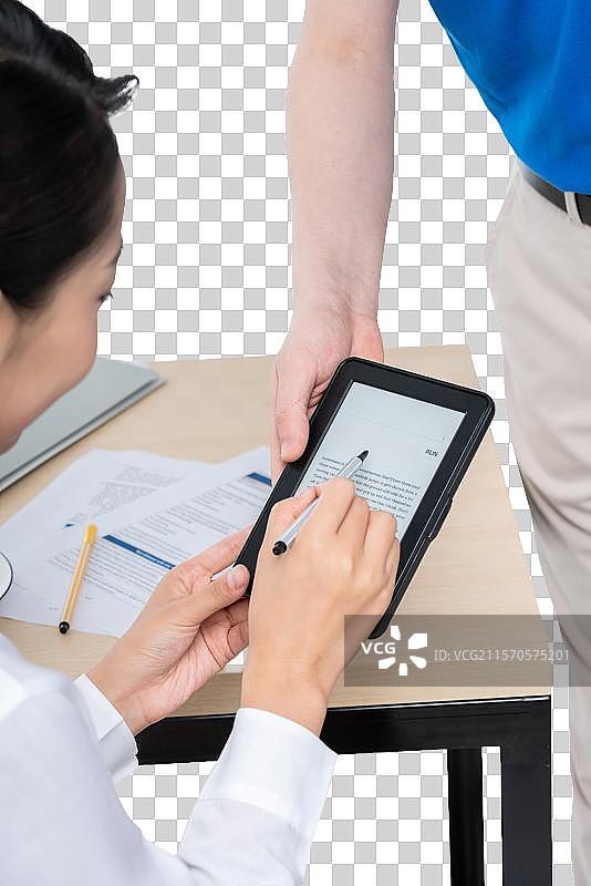 年轻商务女士签收快递图片素材