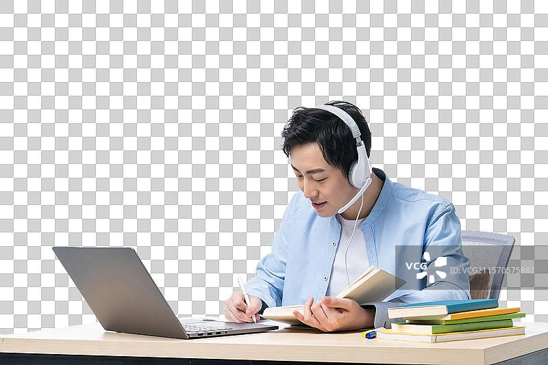 年轻男子使用电脑图片素材