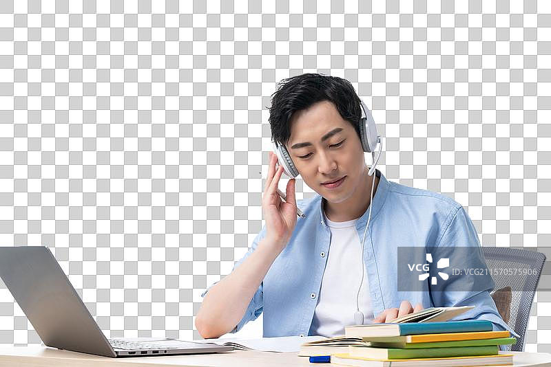 年轻男子使用电脑图片素材