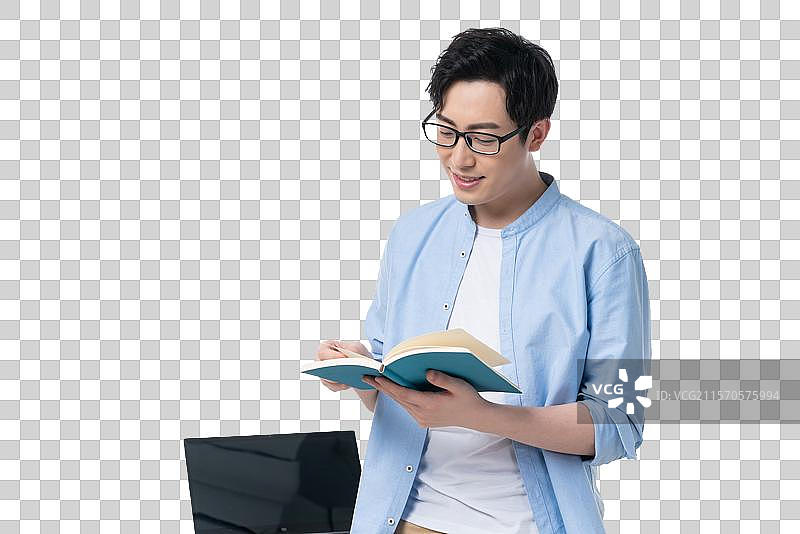 年轻男子在看书图片素材