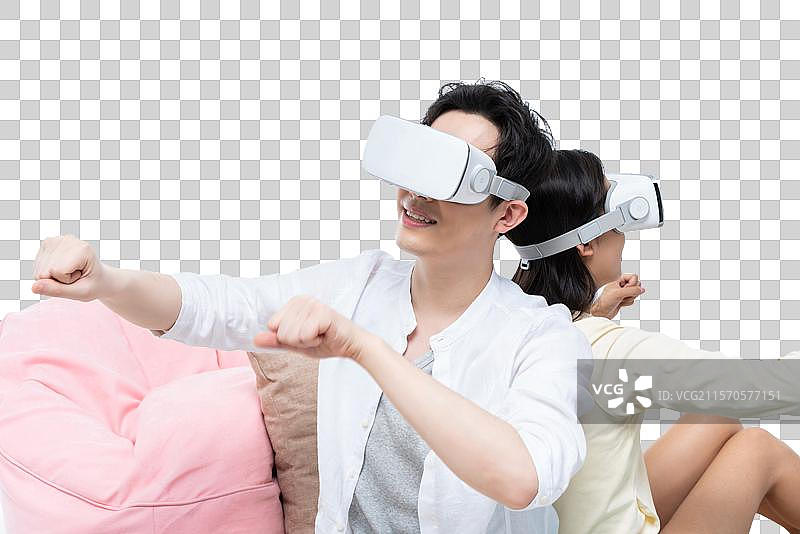 年轻情侣在家看VR电影图片素材