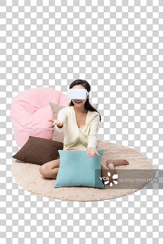 年轻情侣女子在家看VR电影图片素材