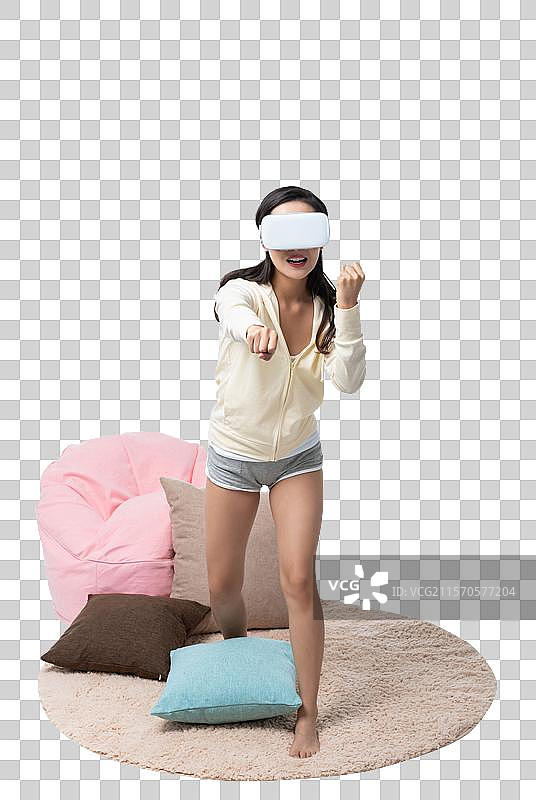 年轻情侣女子在家看VR电影图片素材