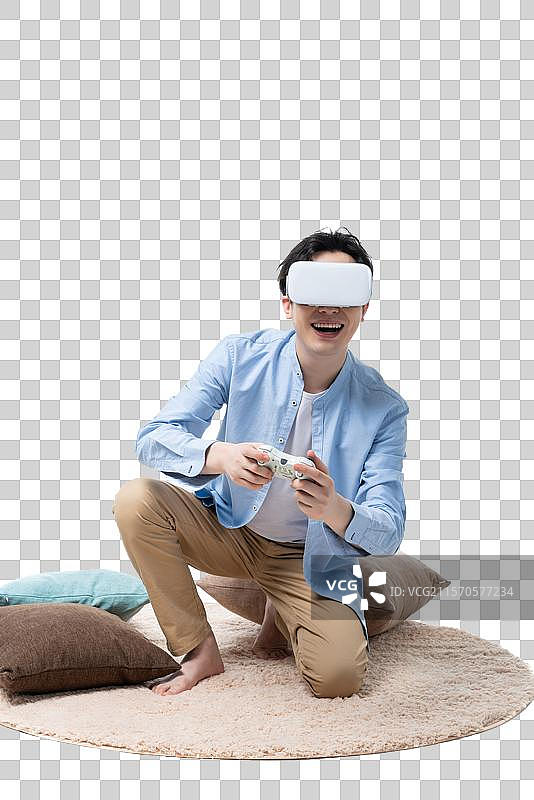 年轻男子在玩VR游戏图片素材