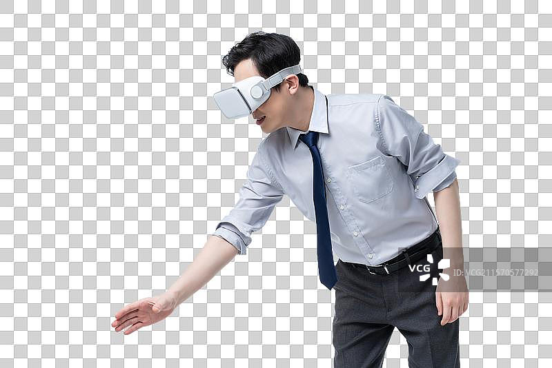 商务男士使用VR眼镜图片素材