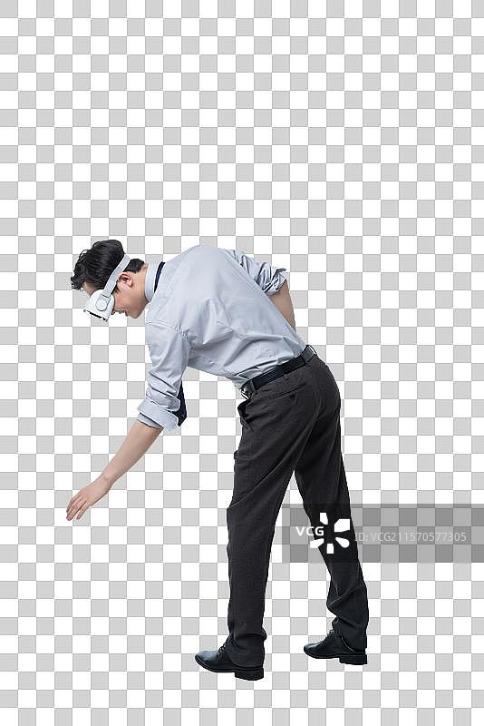 商务男士使用VR眼镜图片素材