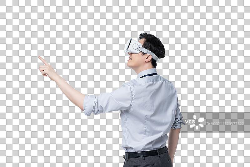 商务男士使用VR眼镜图片素材