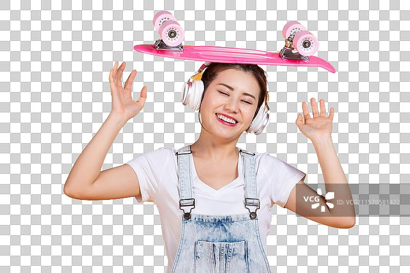 棚拍拿着滑板的年轻女子图片素材