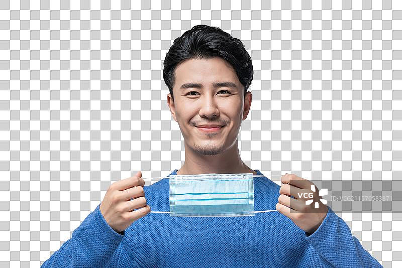 年轻男子拿着外科口罩图片素材