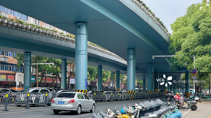 蓝色高架桥图片素材