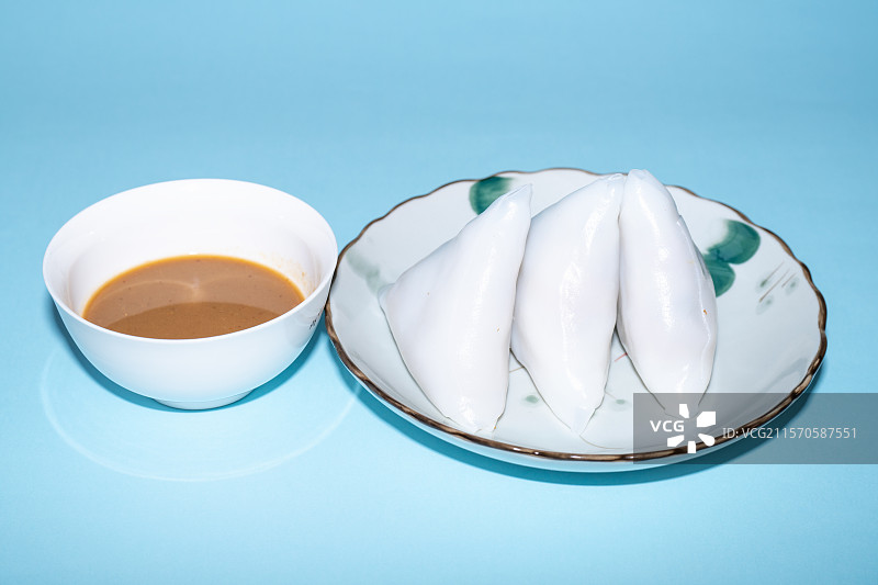 Q弹好吃的粉饺和黄皮酱图片素材