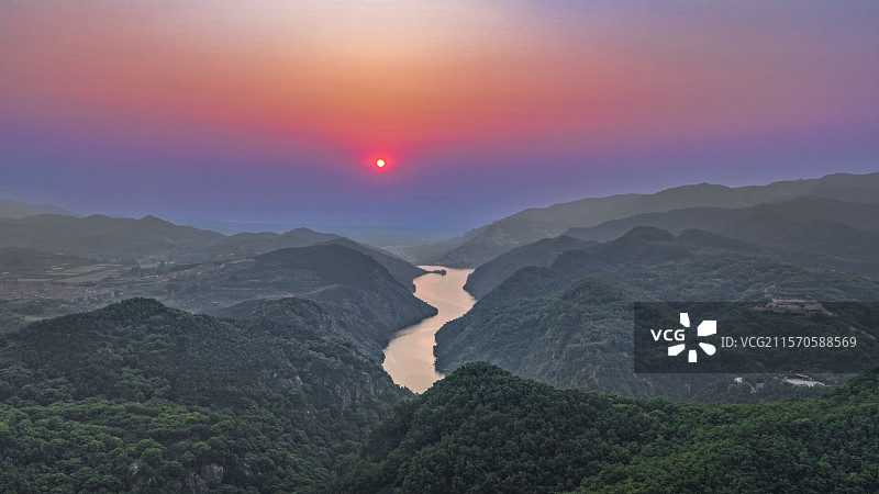 九仙山龙潭晨曦：雾锁青山霞绘天图片素材