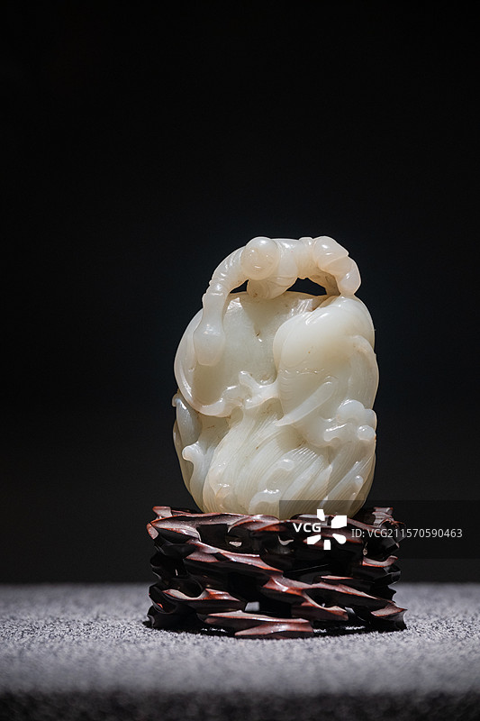 湖北省博物馆馆藏，清代白玉太平有象图片素材