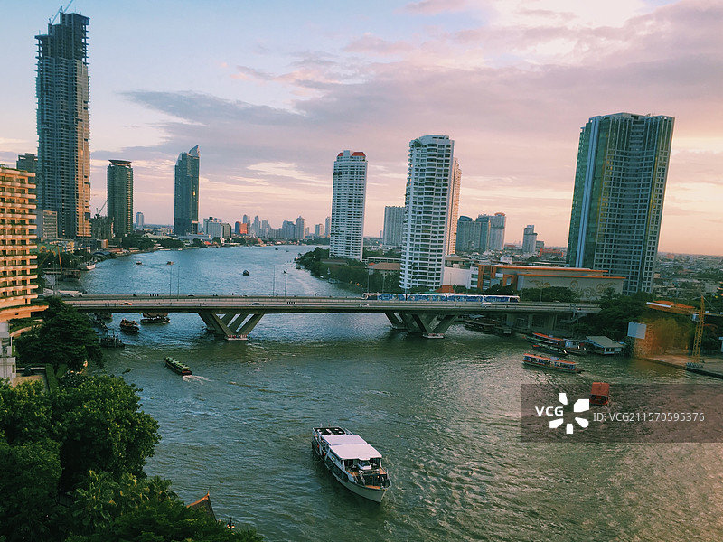 泰国曼谷的湄公河上图片素材