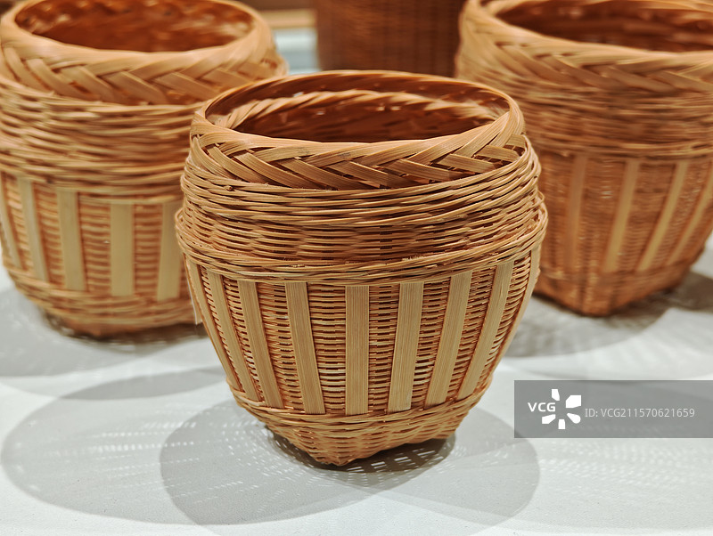竹篓竹篮子手工艺品图片素材