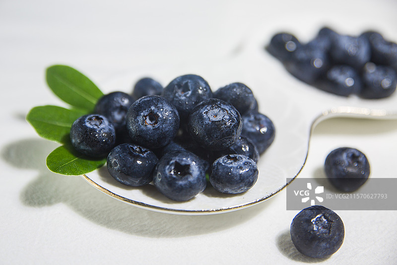 新鲜水果浆果蓝莓摆盘装饰图片素材