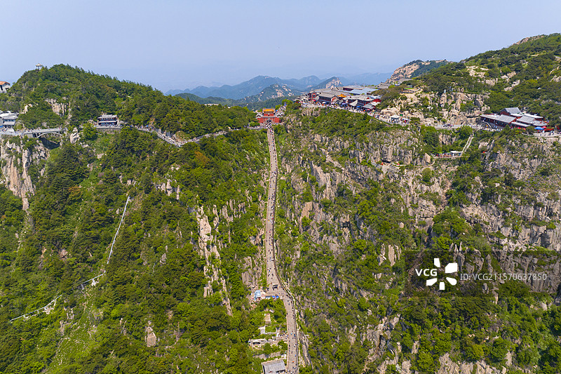 初夏的泰山风光图片素材